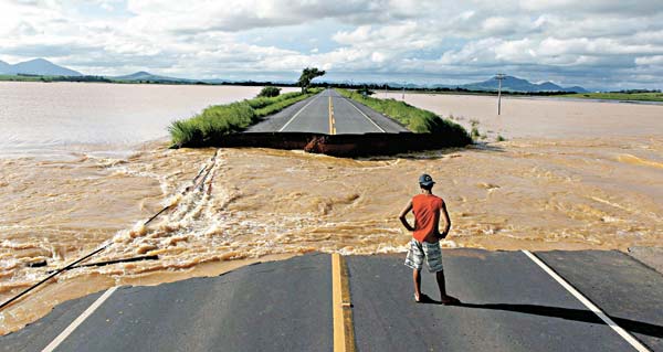 Chuva leva estrada