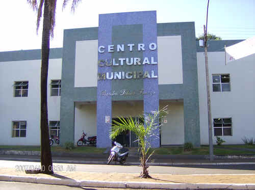 CentroCultural.jpg (81989 bytes)