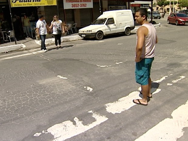 Qualquer pessoa pode verificar se as marcas viárias estão visíveis. Tem gente pintando a faixa com tinta para parede e não a película termoplástica especificada pela norma técnica.